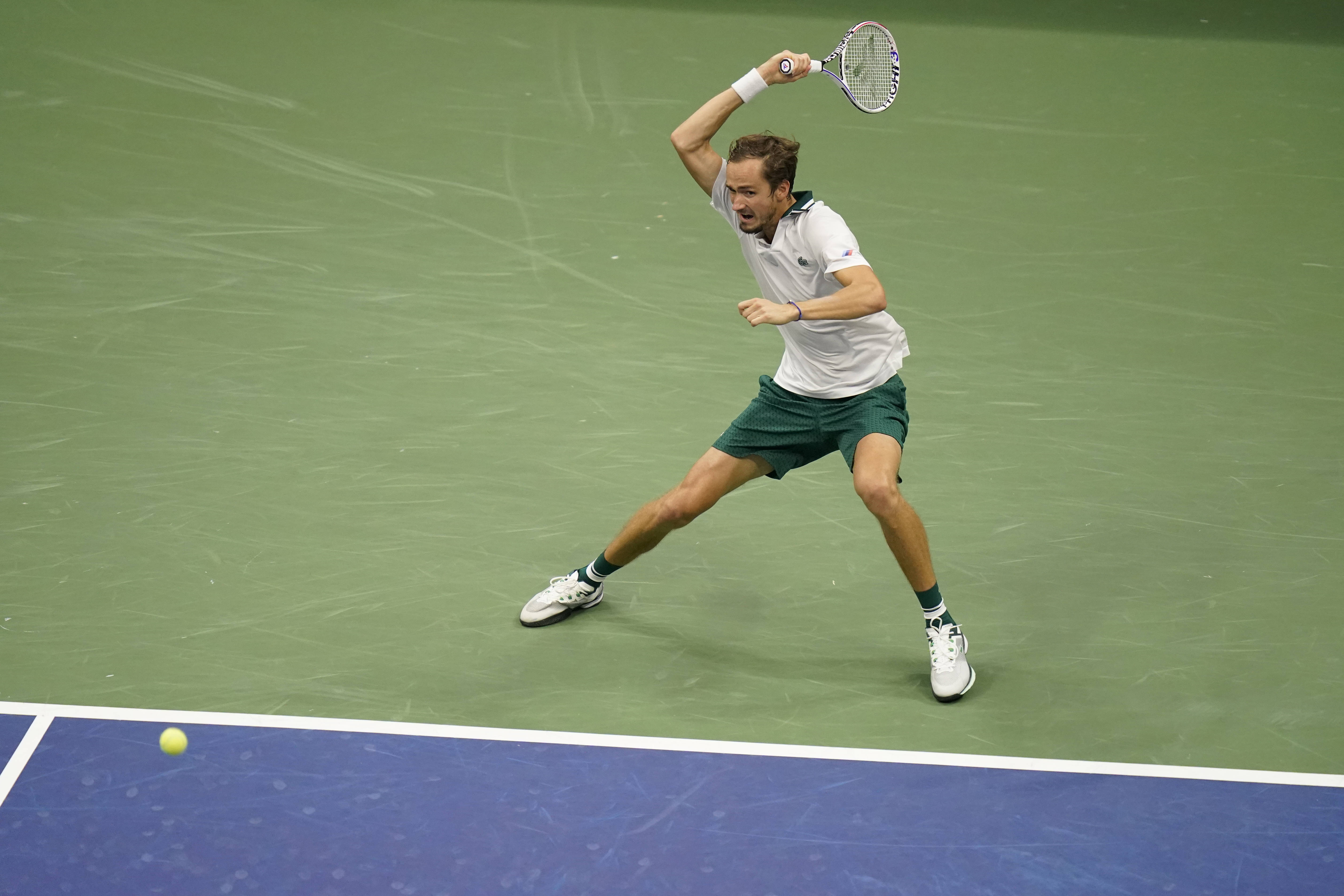 美网鏖战法网,梅德韦杰夫点燃赛场 美网鏖战法网,梅德韦杰夫点燃赛场