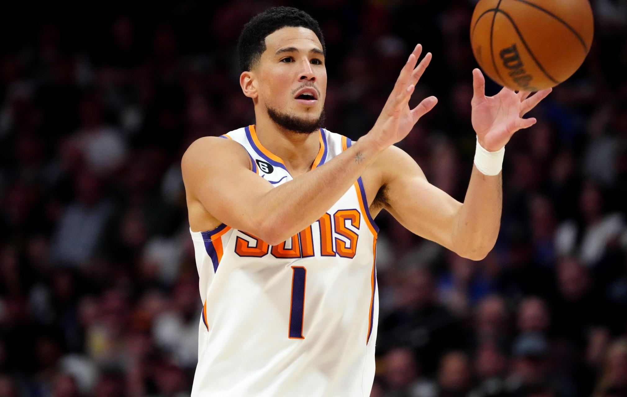 开云在线直播-篮网翻盘江苏队，布克统治全场