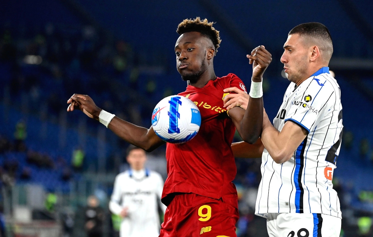 罗马队与对手争夺,最终力保不败 罗马队与对手争夺,最终力保不败